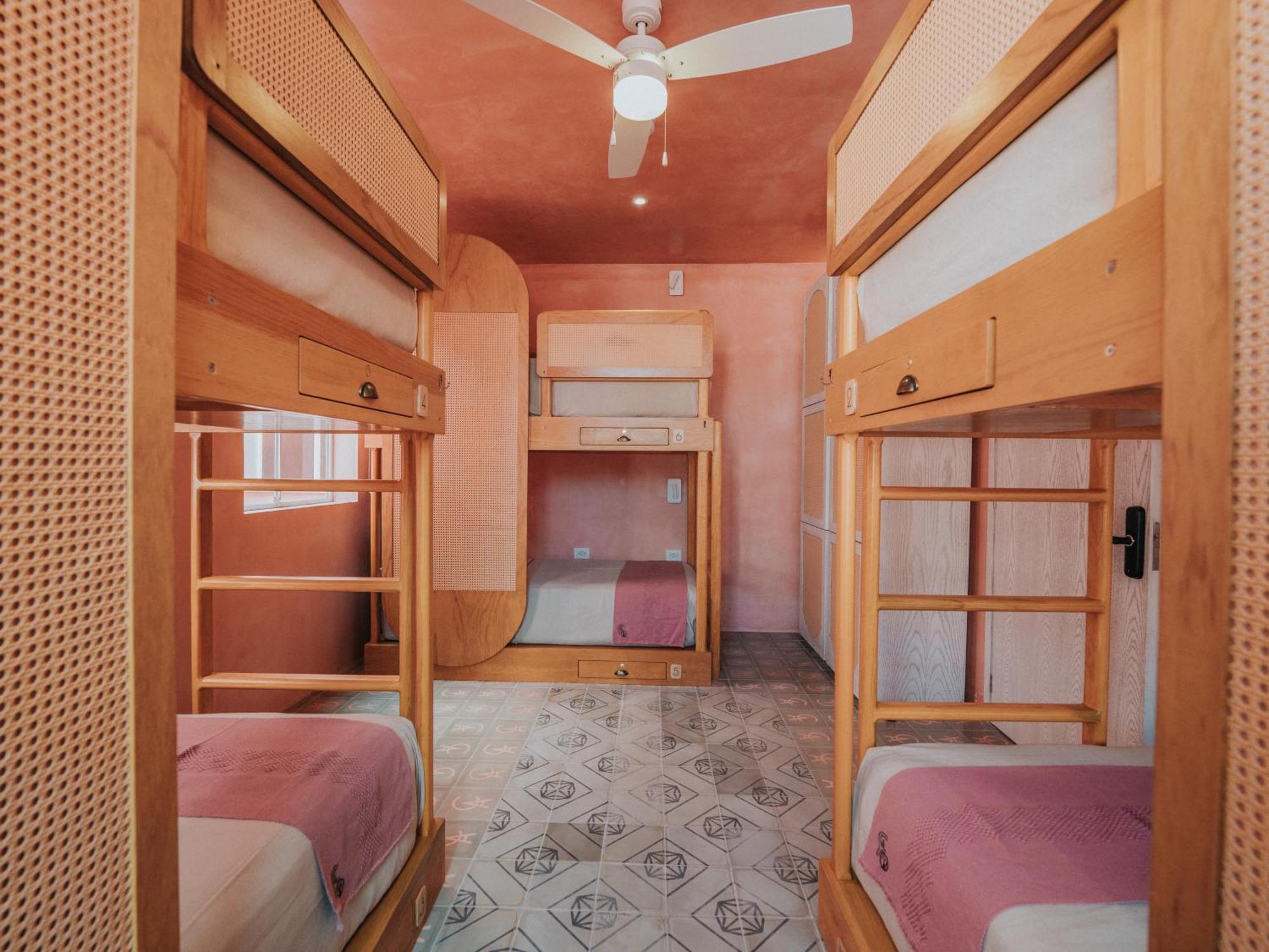 Cama Individual en habitación compartida femenina